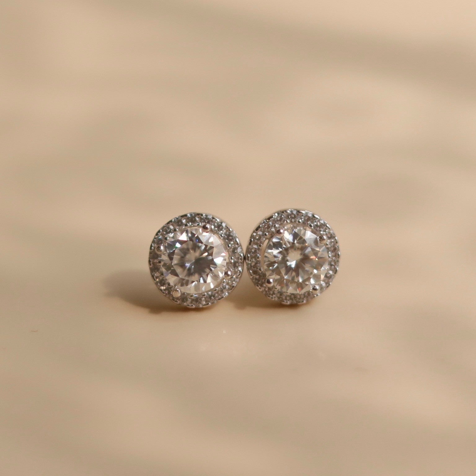 ELVORIA Round Moissanite Stud Earrings 6mm – Platinum Plated 925 Sterling Silver (GRA Certified)