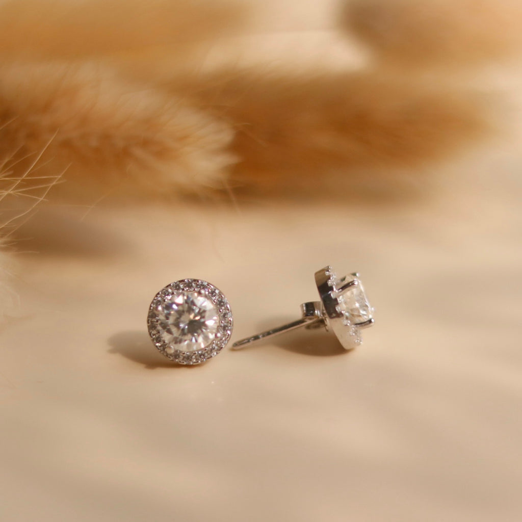 ELVORIA Round Moissanite Stud Earrings 6mm – Platinum Plated 925 Sterling Silver (GRA Certified)