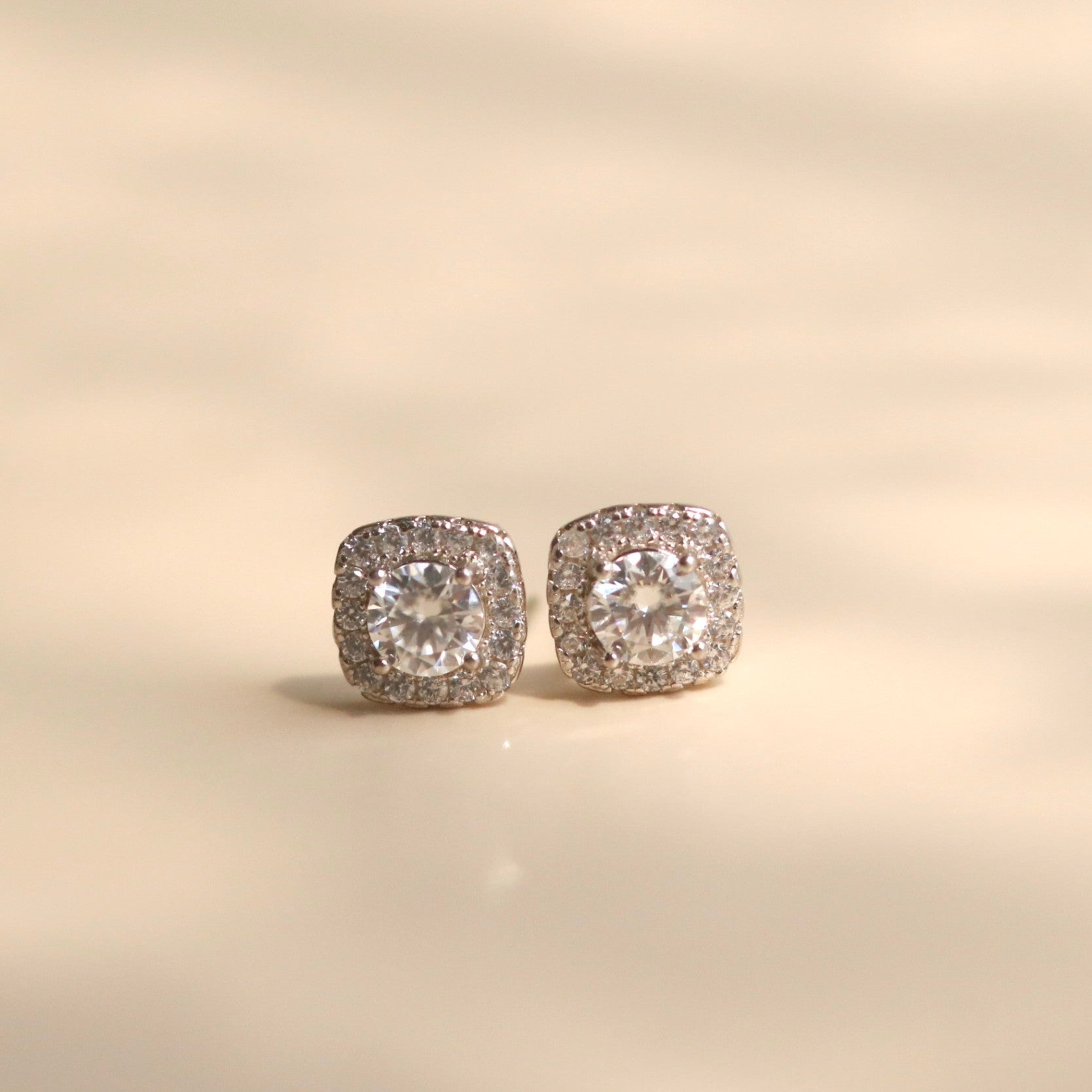 ELVORIA Glory Square Moissanite Stud Earrings 5mm – Platinum Plated 925 Sterling Silver (GRA Certified)