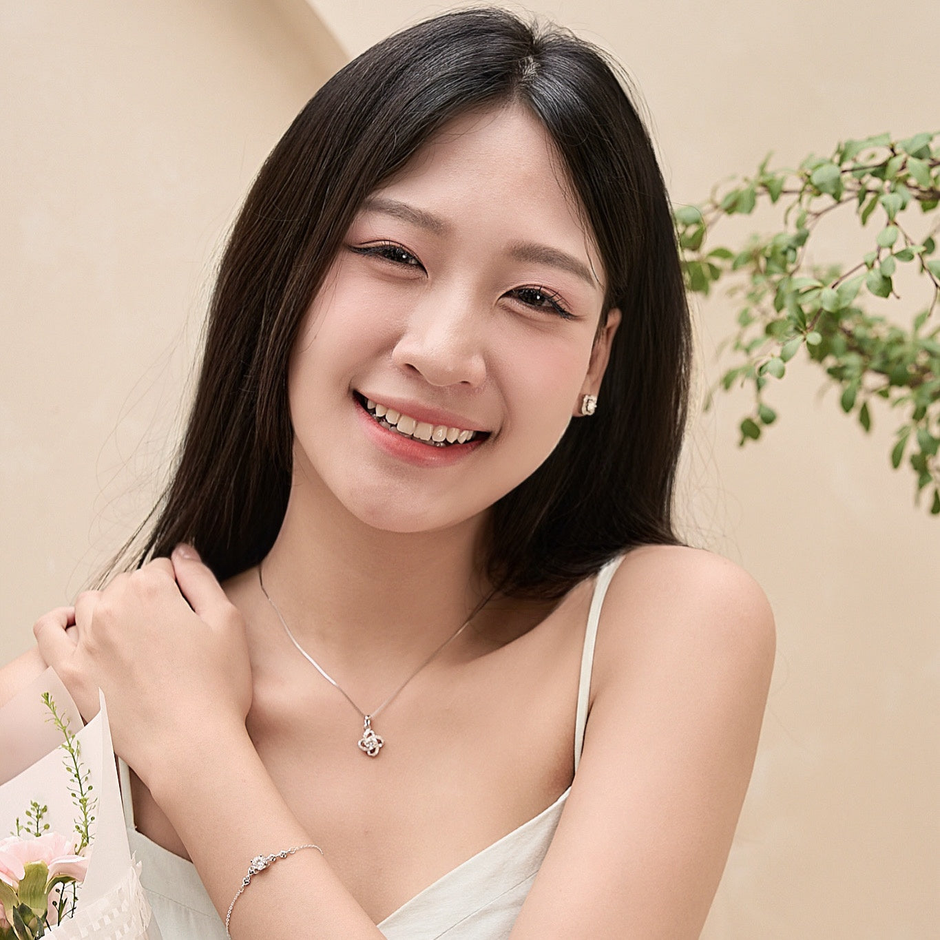 ELVORIA Moissanite Four Leaf Clover Necklace 5mm GRA – 925 Sterling Silver