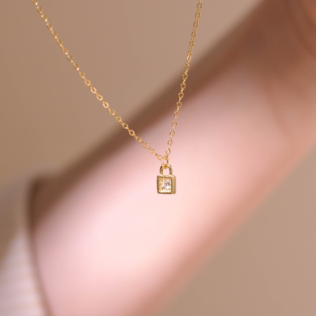 ELVORIA Mystery Lock Necklace – 18K Gold Plated 925 Sterling Silver