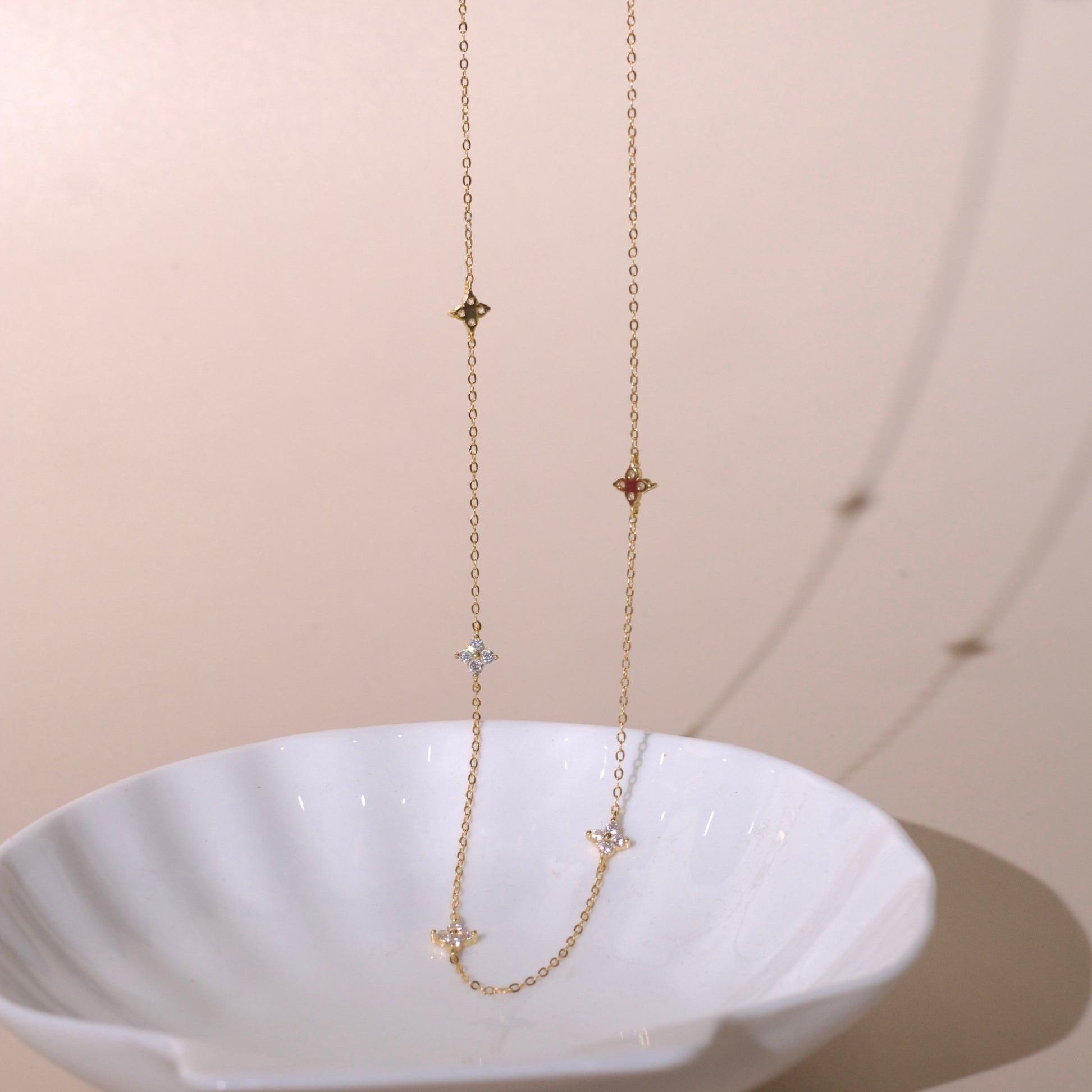 ELVORIA Ceri Clover Necklace – 18K Gold Plated 925 Sterling Silver