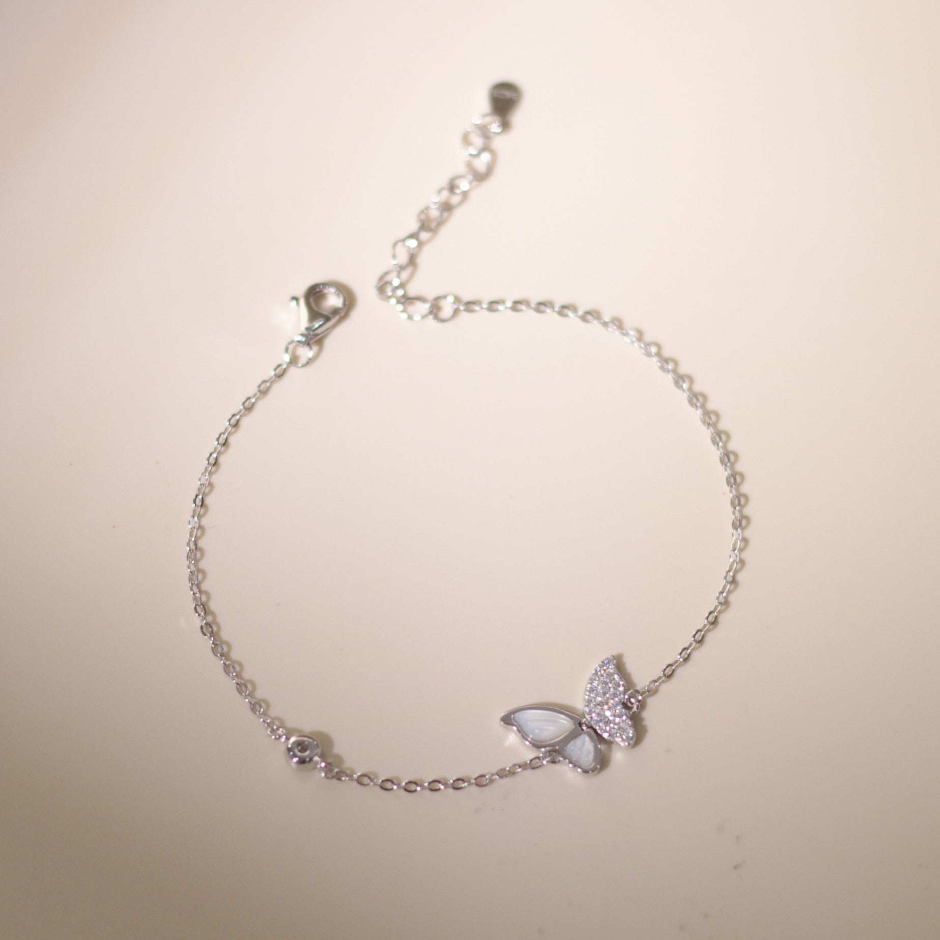 ELVORIA Anne Butterfly Bracelet with Mother-of-Pearl – Platinum Plated 925 Sterling Silver