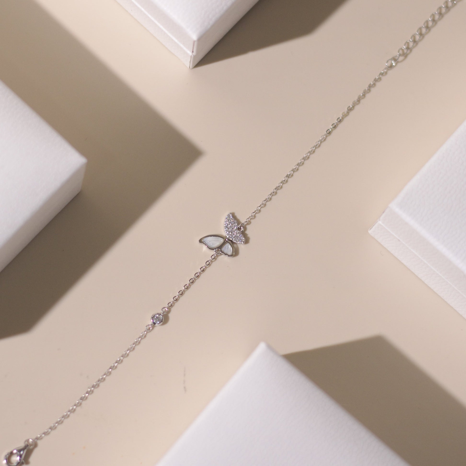 ELVORIA Anne Butterfly Bracelet with Mother-of-Pearl – Platinum Plated 925 Sterling Silver