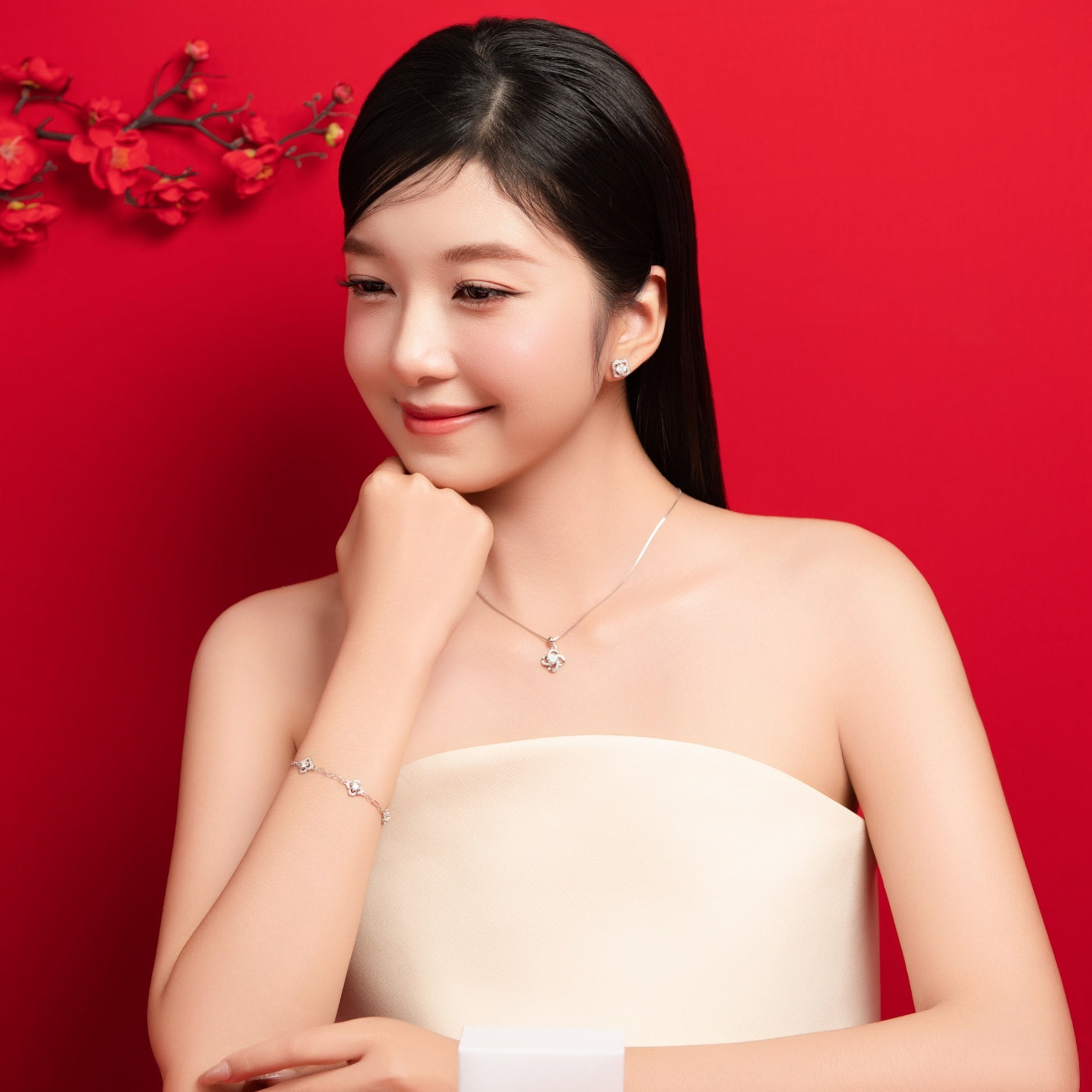 ELVORIA Moissanite Four Leaf Clover Necklace 5mm GRA – 925 Sterling Silver