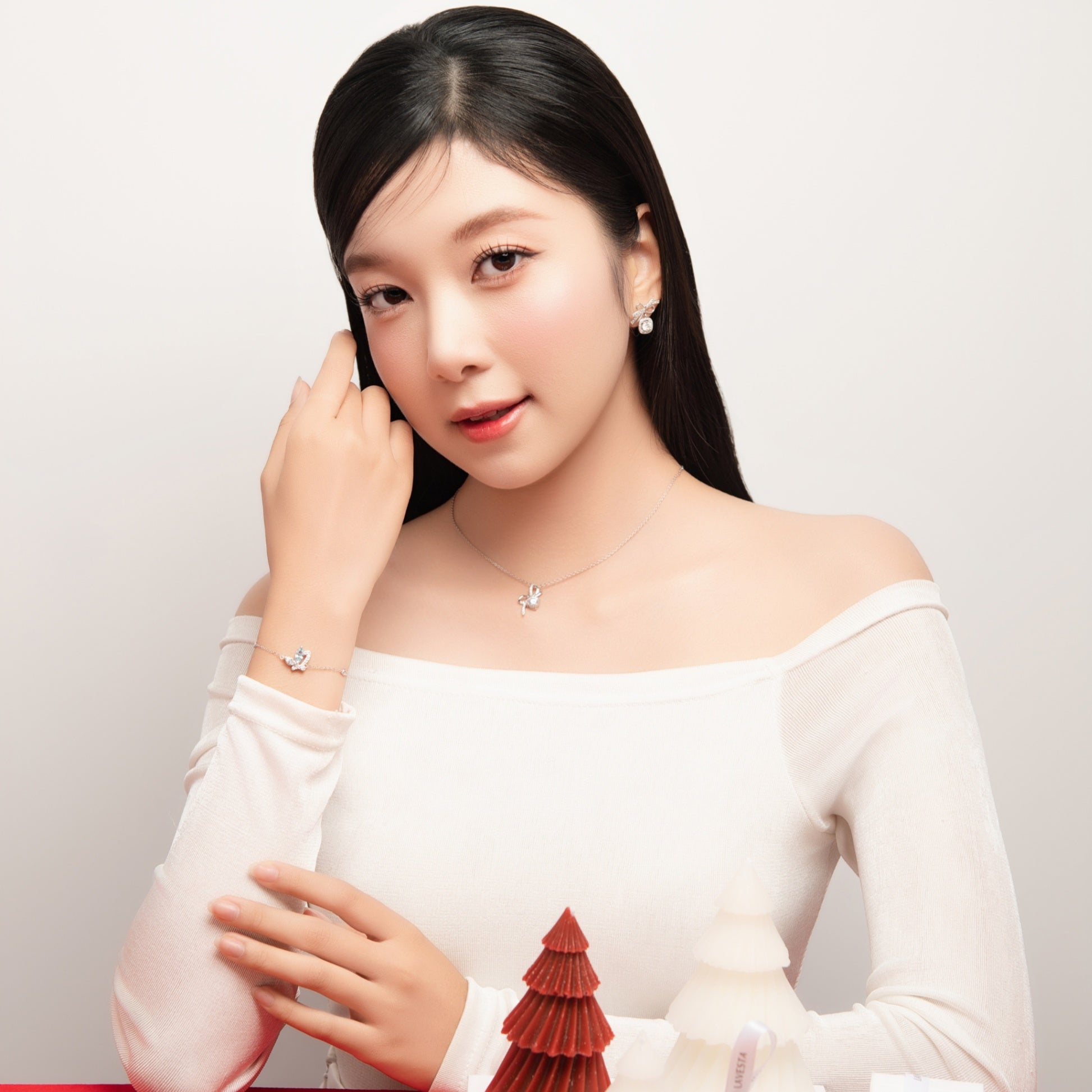 ELVORIA Bow Moissanite Stud Earrings 5mm – Platinum Plated 925 Sterling Silver (GRA Certified)