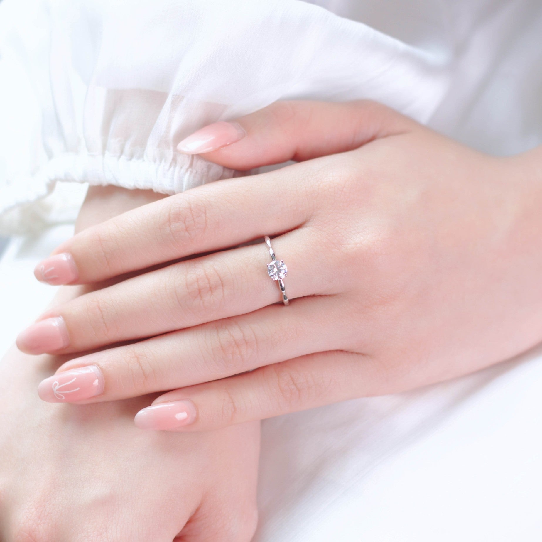 ELVORIA 5mm Moissanite Ring GRA ELVDA124 – Platinum Plated 925 Sterling Silver (Adjustable)