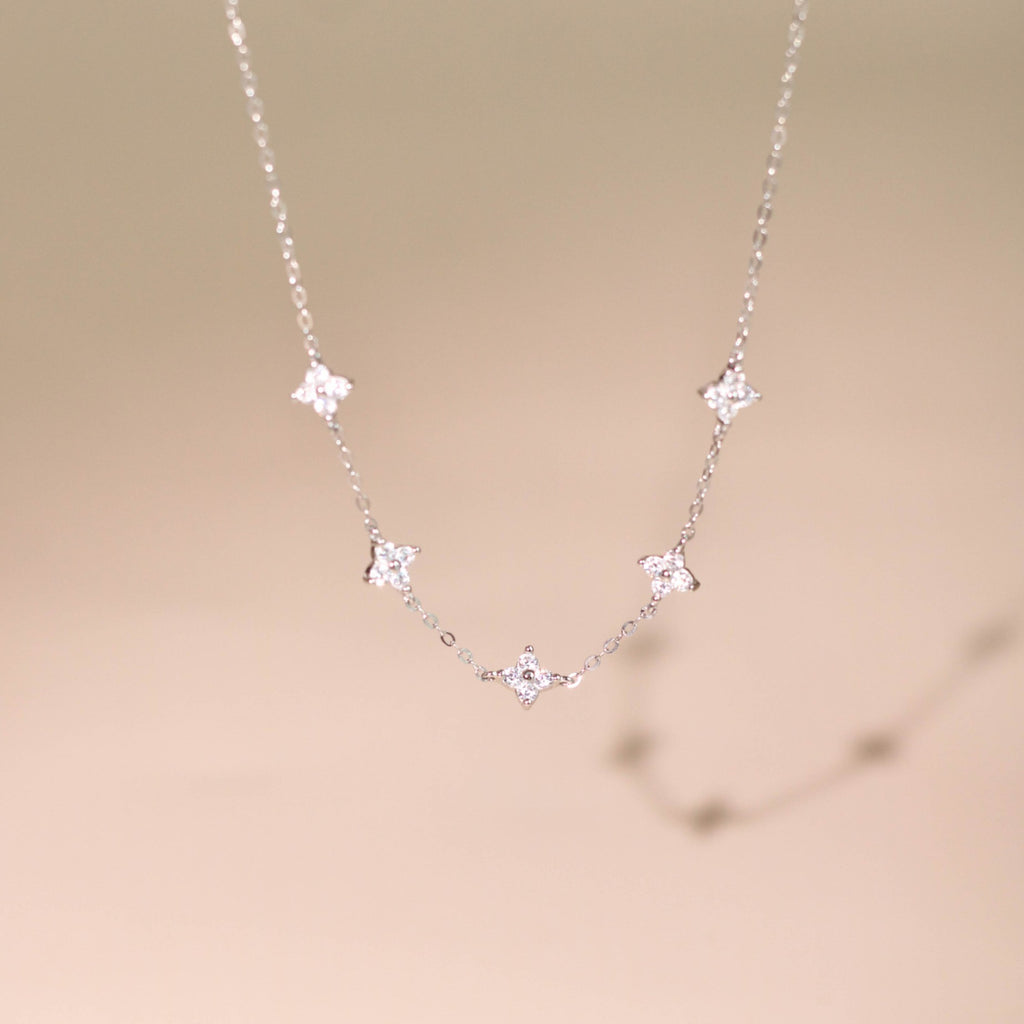 ELVORIA Ellis Four-Leaf Clover Necklace – Platinum Plated 925 Sterling Silver