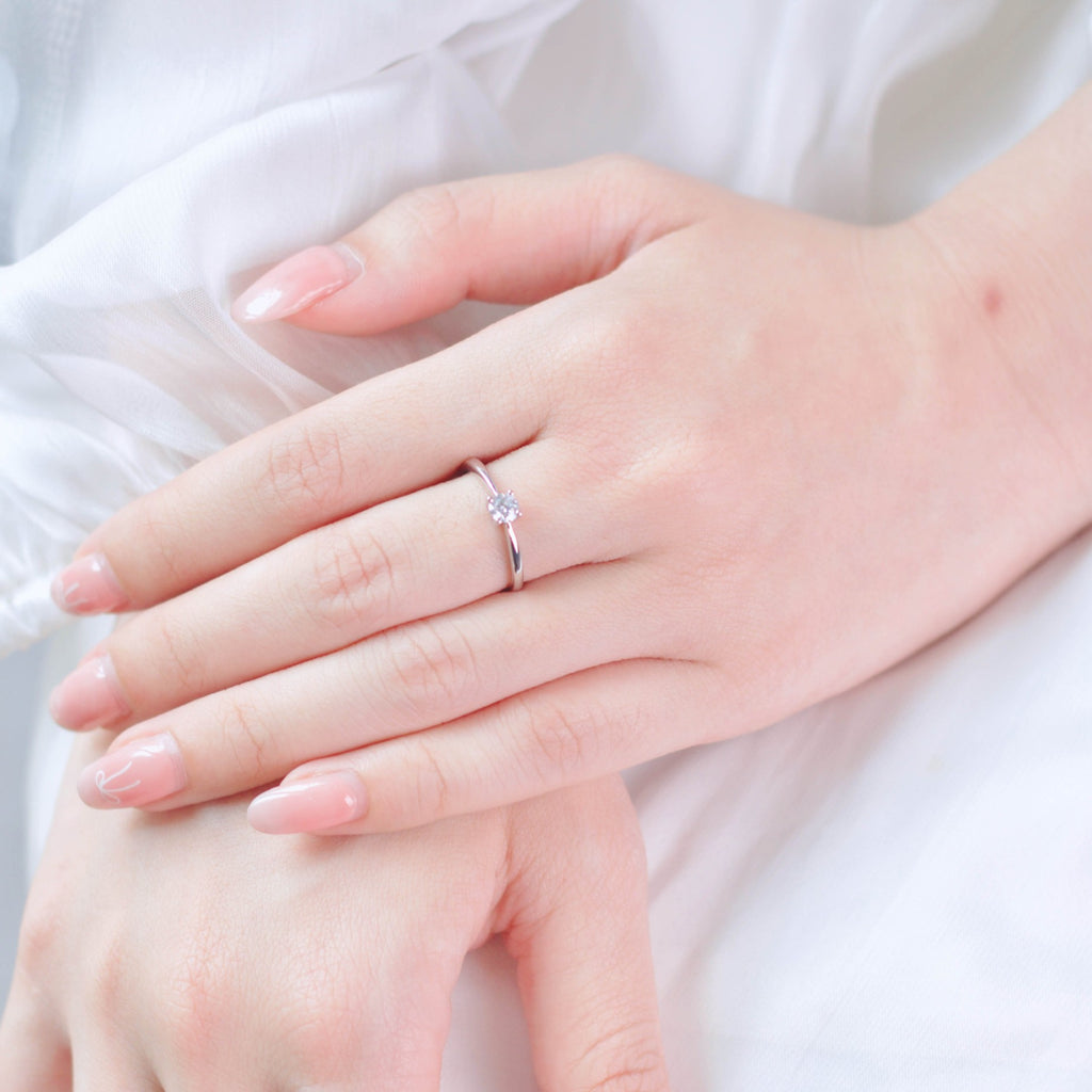 ELVORIA 4mm Moissanite Ring GRA ELVDA130 – Platinum Plated 925 Sterling Silver (Adjustable)