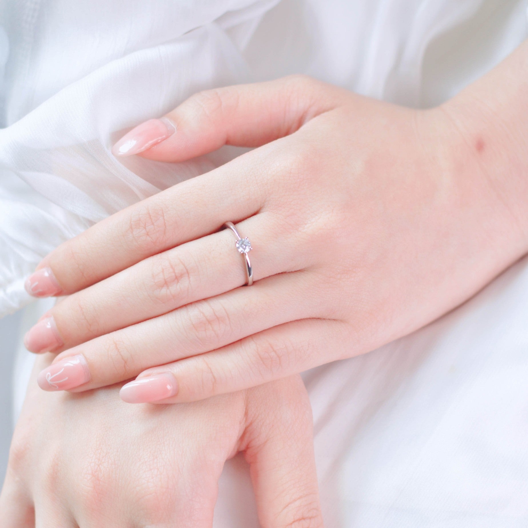 ELVORIA 4mm Moissanite Ring GRA ELVDA130 – Platinum Plated 925 Sterling Silver (Adjustable)