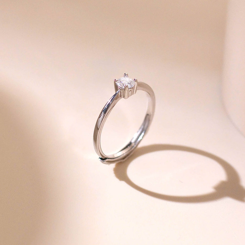 ELVORIA 4mm Moissanite Ring GRA ELVDA130 – Platinum Plated 925 Sterling Silver (Adjustable)