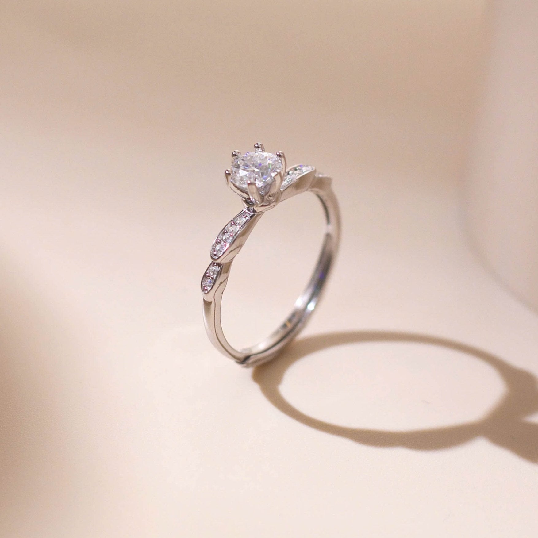 ELVORIA 5mm Moissanite Ring GRA ELVDA127 – Platinum Plated 925 Sterling Silver (Adjustable)