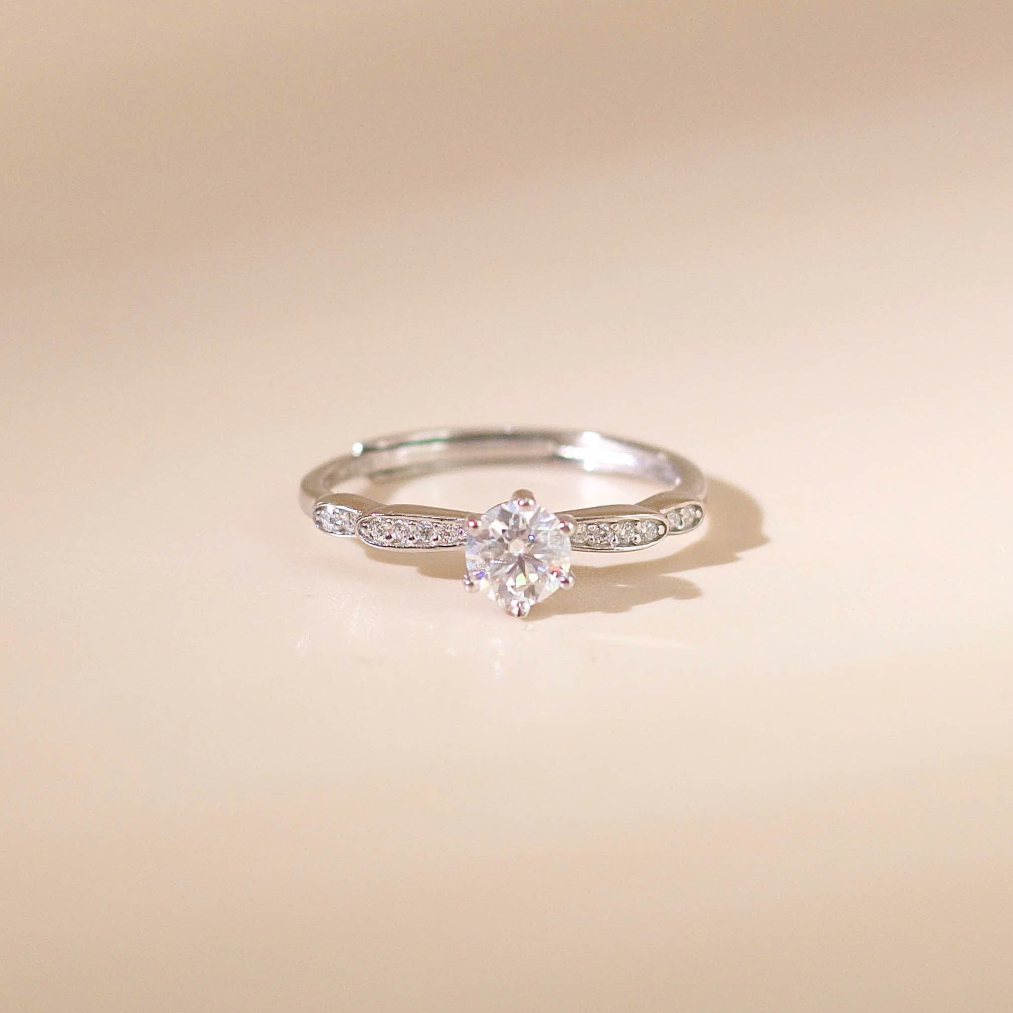 ELVORIA 5mm Moissanite Ring GRA ELVDA127 – Platinum Plated 925 Sterling Silver (Adjustable)