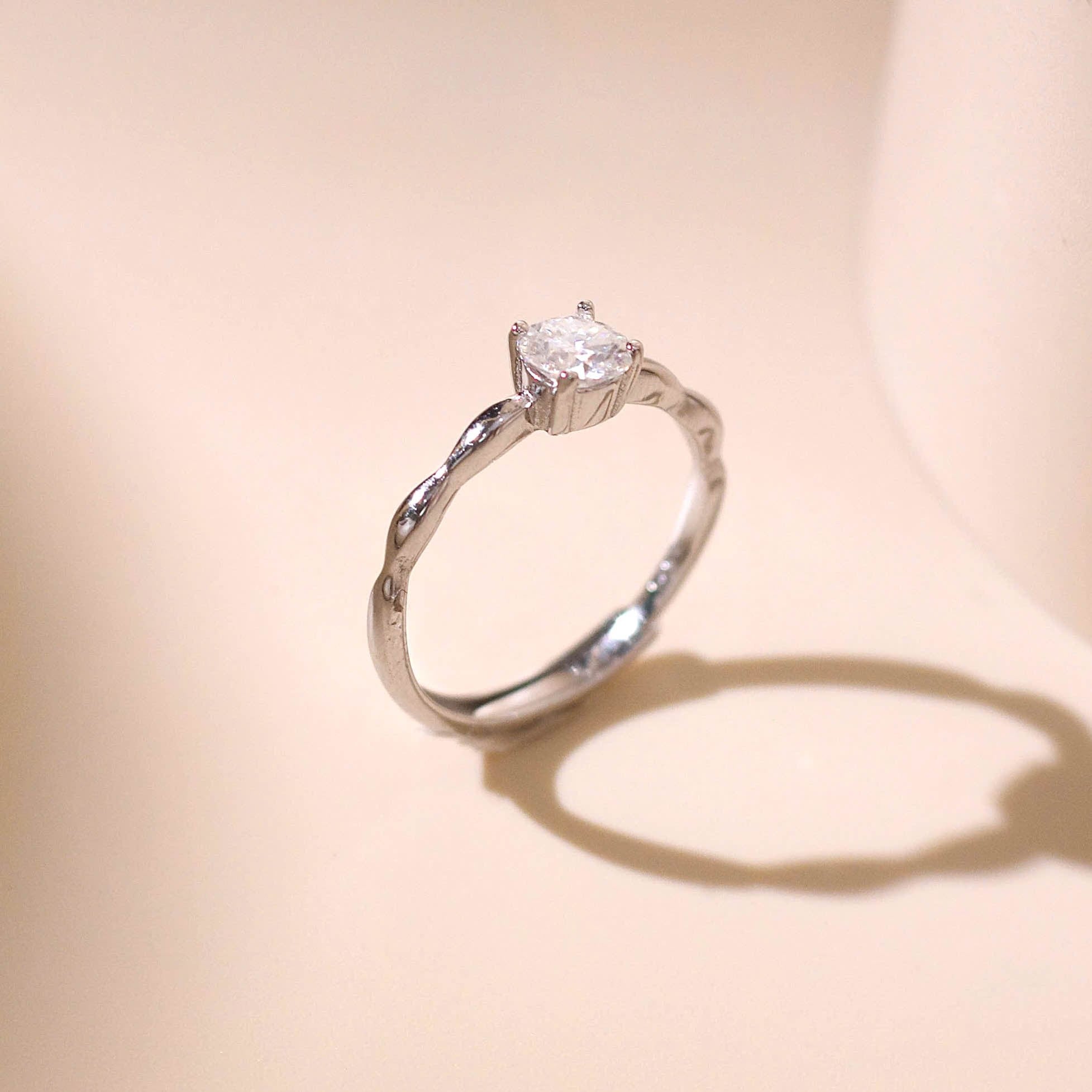 ELVORIA 5mm Moissanite Ring GRA ELVDA124 – Platinum Plated 925 Sterling Silver (Adjustable)