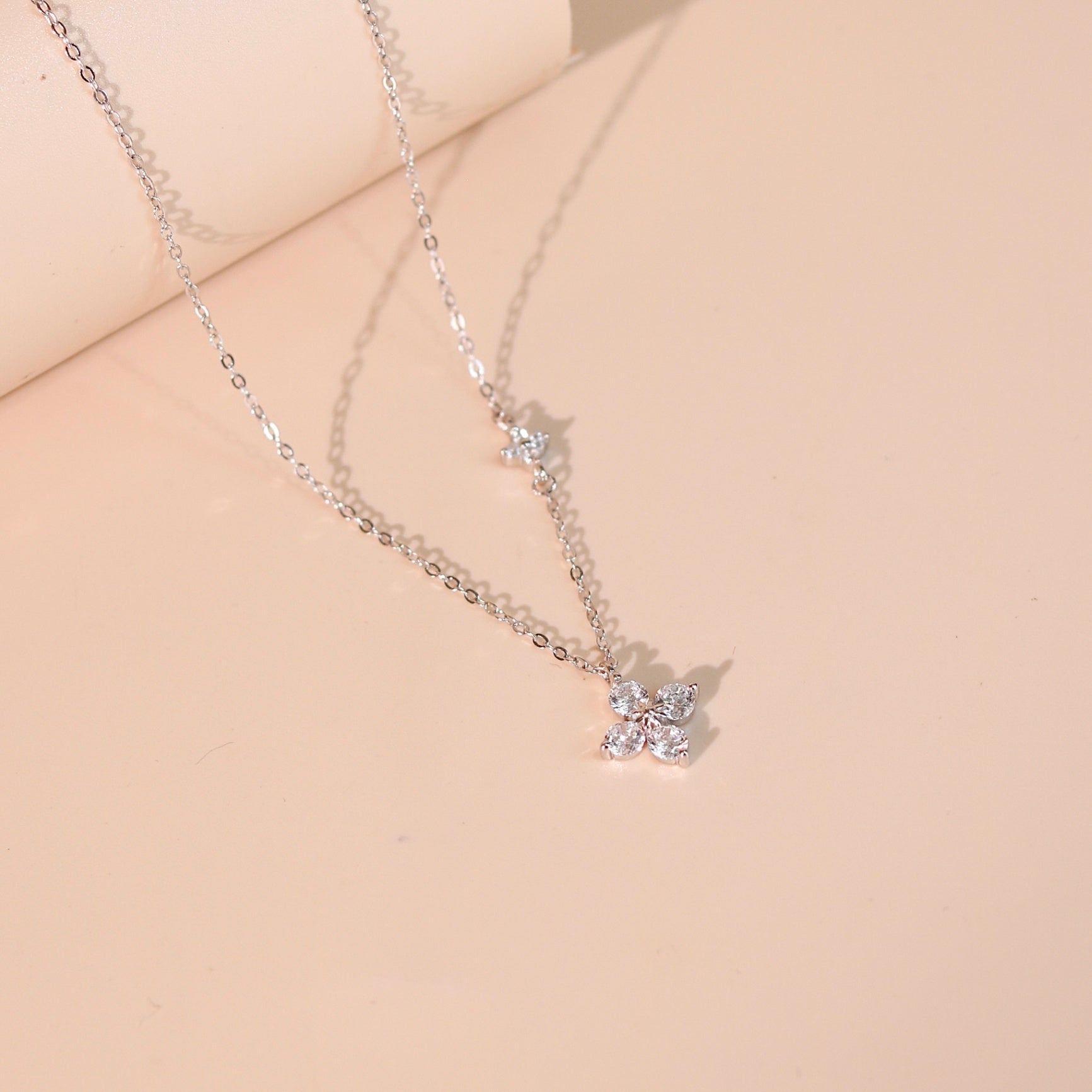 ELVORIA Lani Four-Leaf Clover Necklace – Platinum Plated 925 Sterling Silver