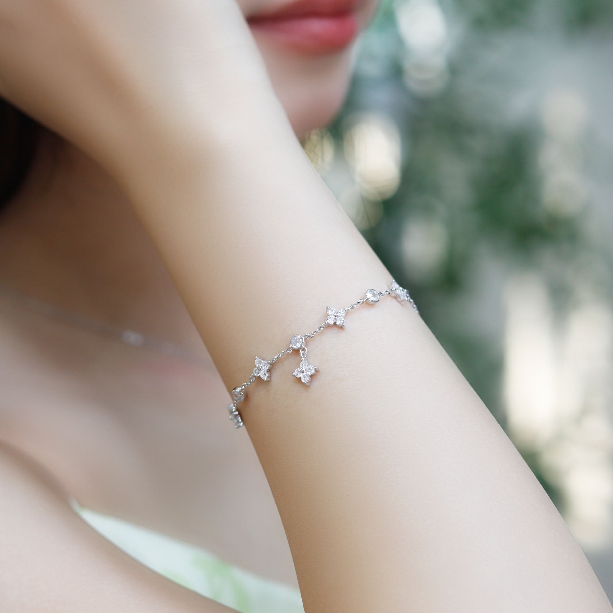 ELVORIA Lani Four-Leaf Clover Bracelet – Platinum Plated 925 Sterling Silver