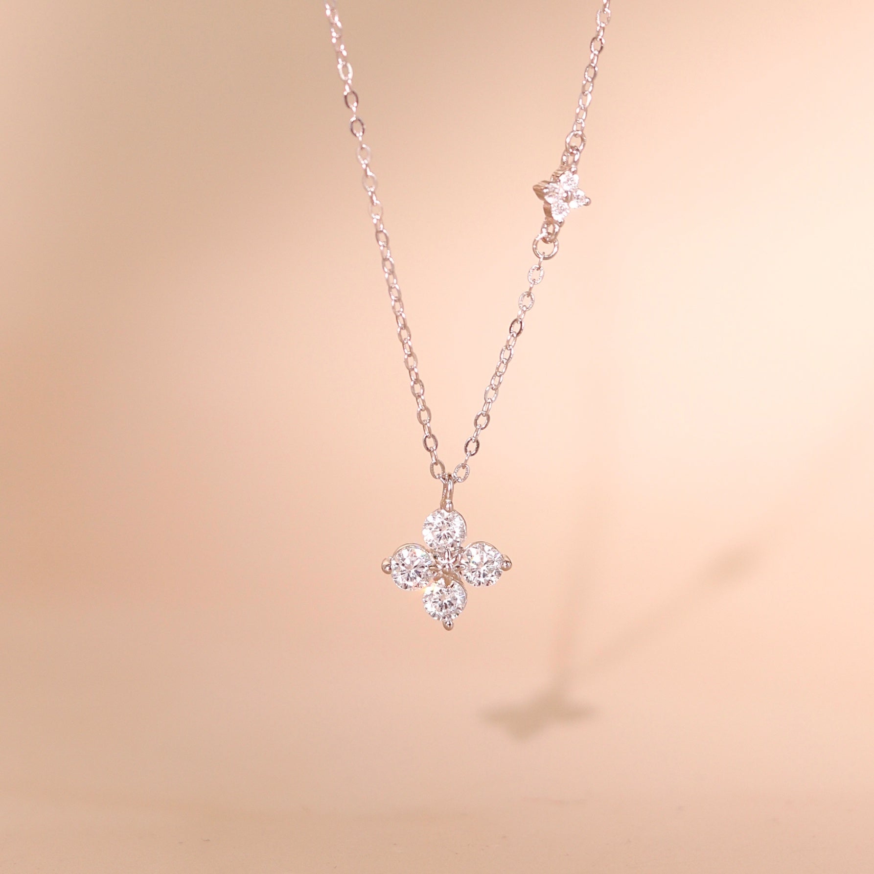 ELVORIA Lani Four-Leaf Clover Necklace – Platinum Plated 925 Sterling Silver