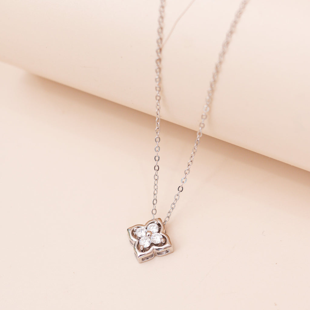 ELVORIA 18K Gold or Platinum Plated Four Leaf Clover Necklace – 925 Sterling Silver