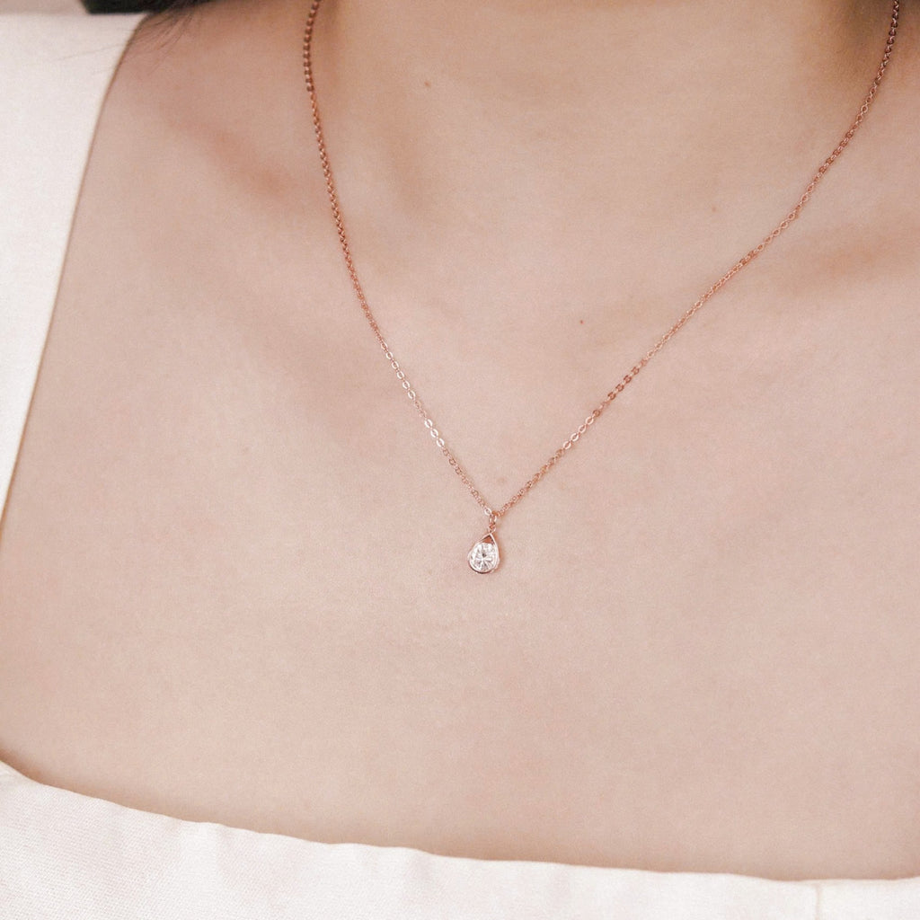 ELVORIA Ori Teardrop Necklace – 18K Rose Gold Plated 925 Sterling Silver
