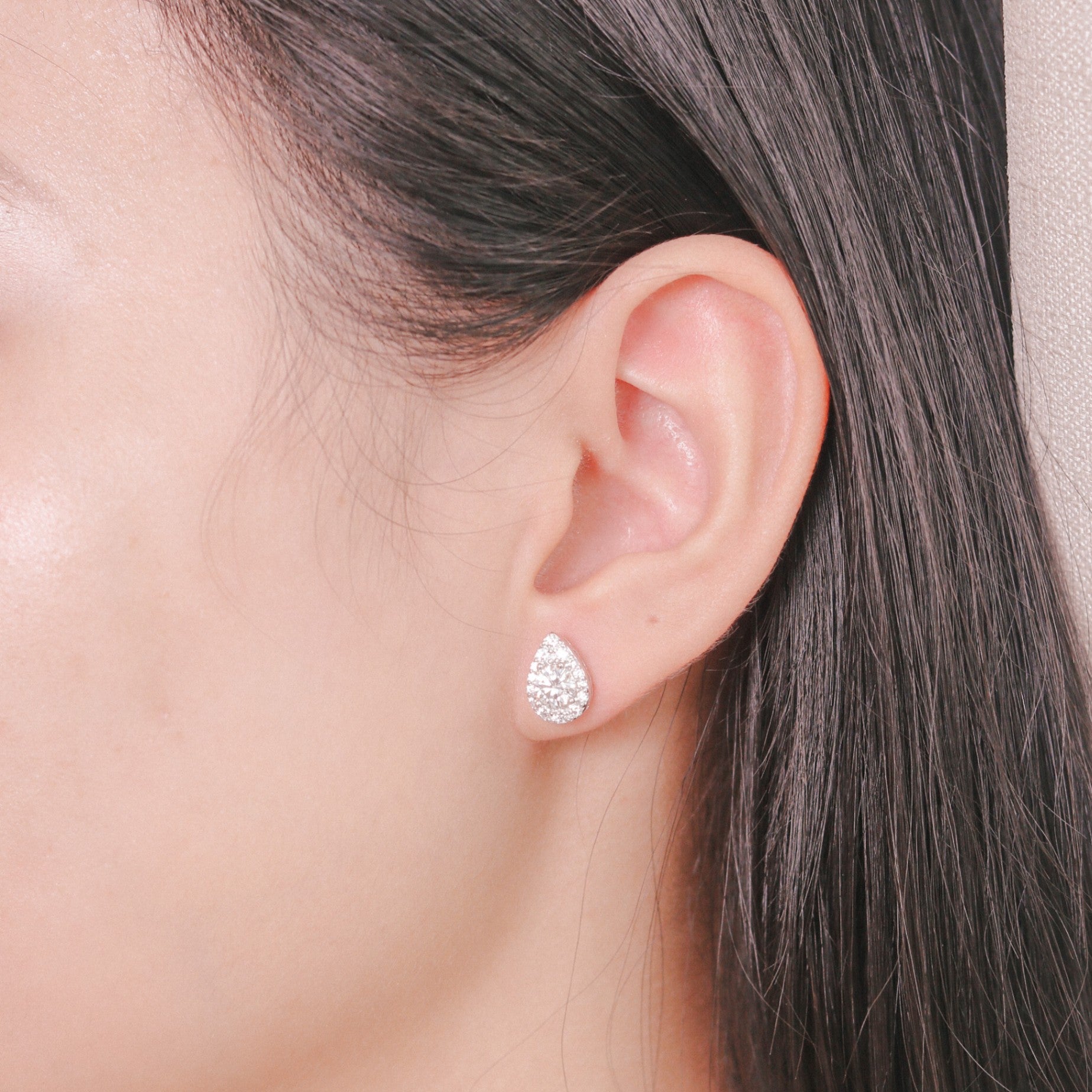 ELVORIA 5mm Moissanite Teardrop Earrings GRA – Platinum Plated 925 Sterling Silver