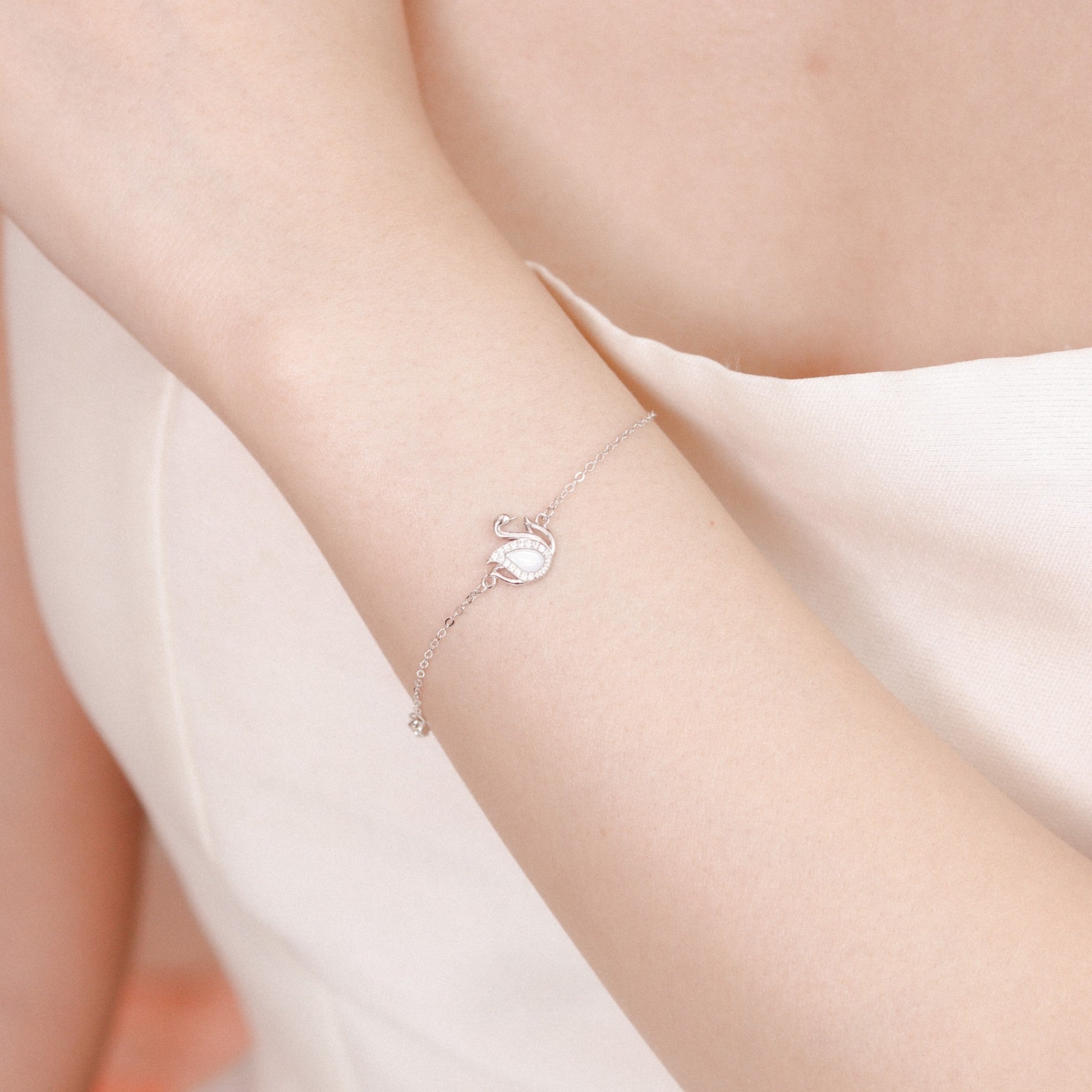 ELVORIA Alina Swan Bracelet – Platinum Plated 925 Sterling Silver
