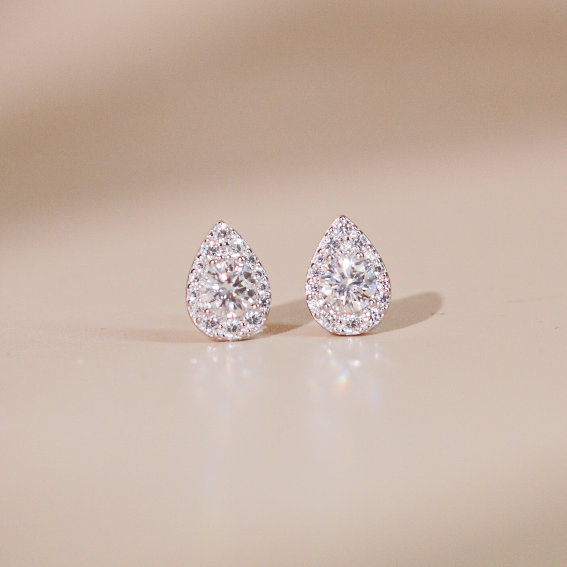 ELVORIA 5mm Moissanite Teardrop Earrings GRA – Platinum Plated 925 Sterling Silver