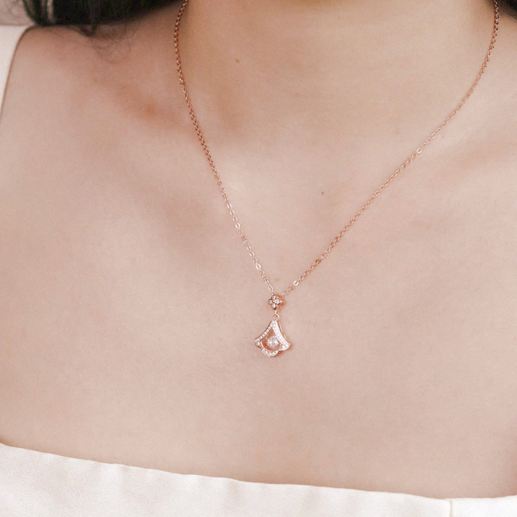 ELVORIA Amelia Fan Necklace – 18K Rose Gold Plated 925 Sterling Silver