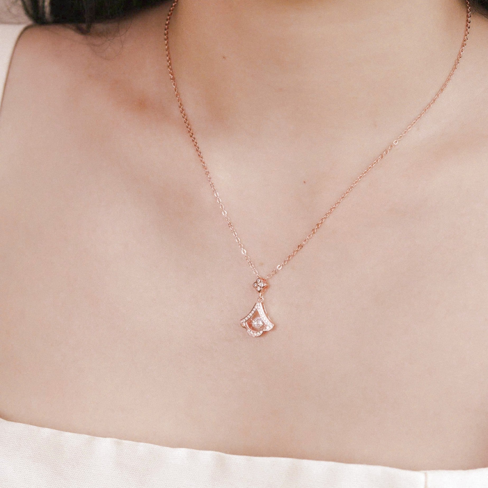 ELVORIA Amelia Fan Necklace – 18K Rose Gold Plated 925 Sterling Silver