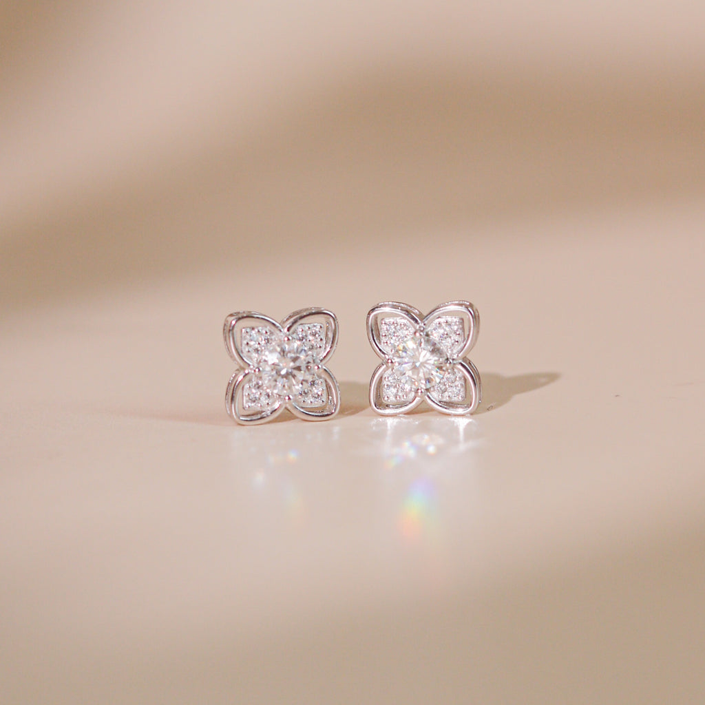 ELVORIA 5mm Moissanite Clover Earrings GRA – Platinum Plated 925 Sterling Silver