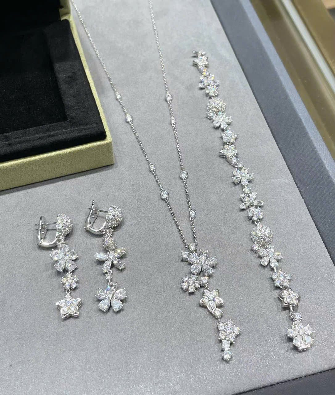 18K Celestial Folie Des Pr̩s Pendant Necklace