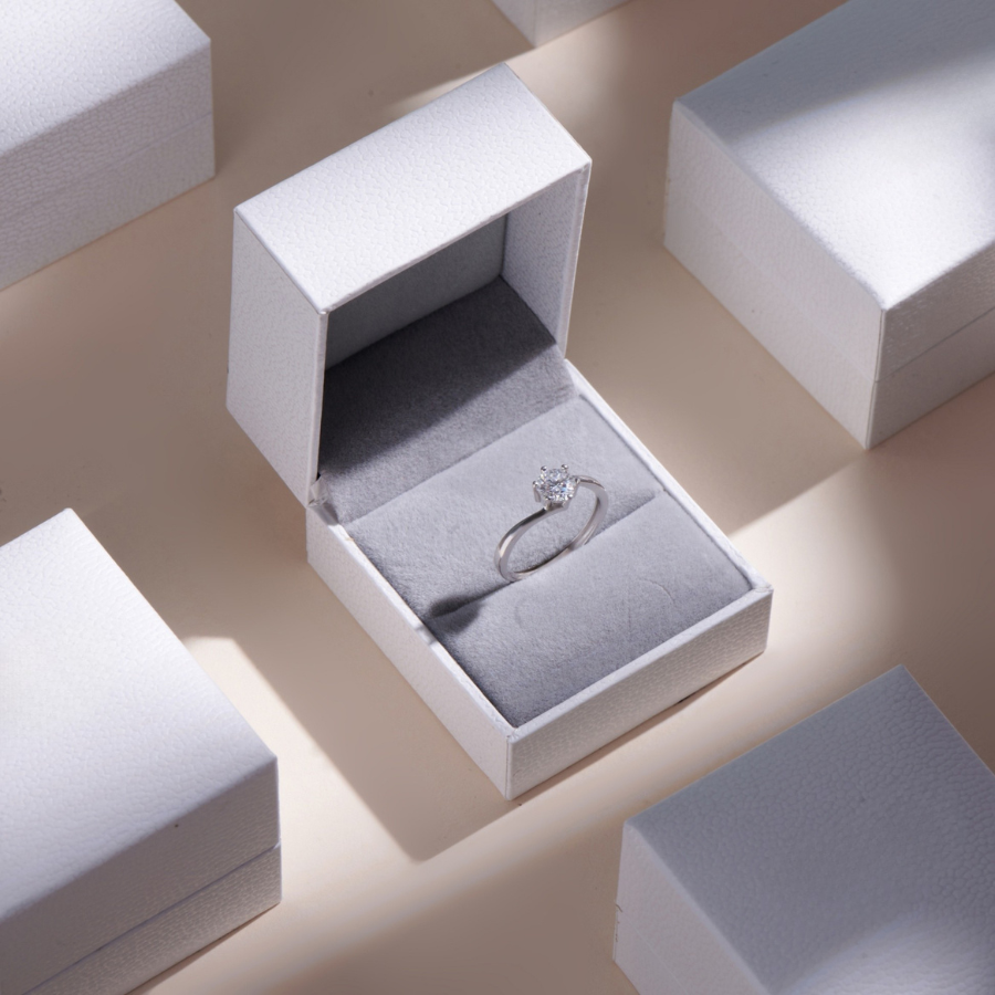 ELVORIA 5.5mm Moissanite Ring GRA ELVDA92 – Platinum Plated 925 Sterling Silver (Adjustable)