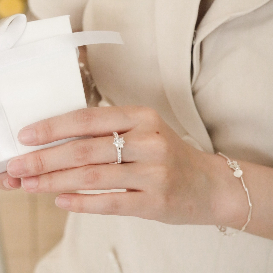 ELVORIA 6mm Moissanite Engagement Ring GRA ELVDA24 – 925 Sterling Silver