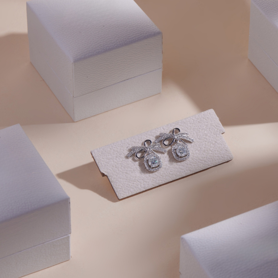 ELVORIA Bow Moissanite Stud Earrings 5mm – Platinum Plated 925 Sterling Silver (GRA Certified)