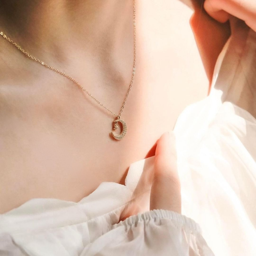 ELVORIA 18K Gold Plated Moon Necklace – 925 Sterling Silver
