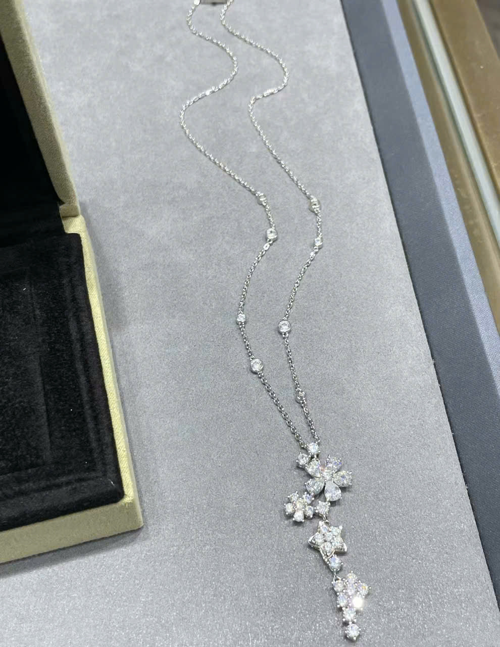 18K Celestial Folie Des Pr̩s Pendant Necklace