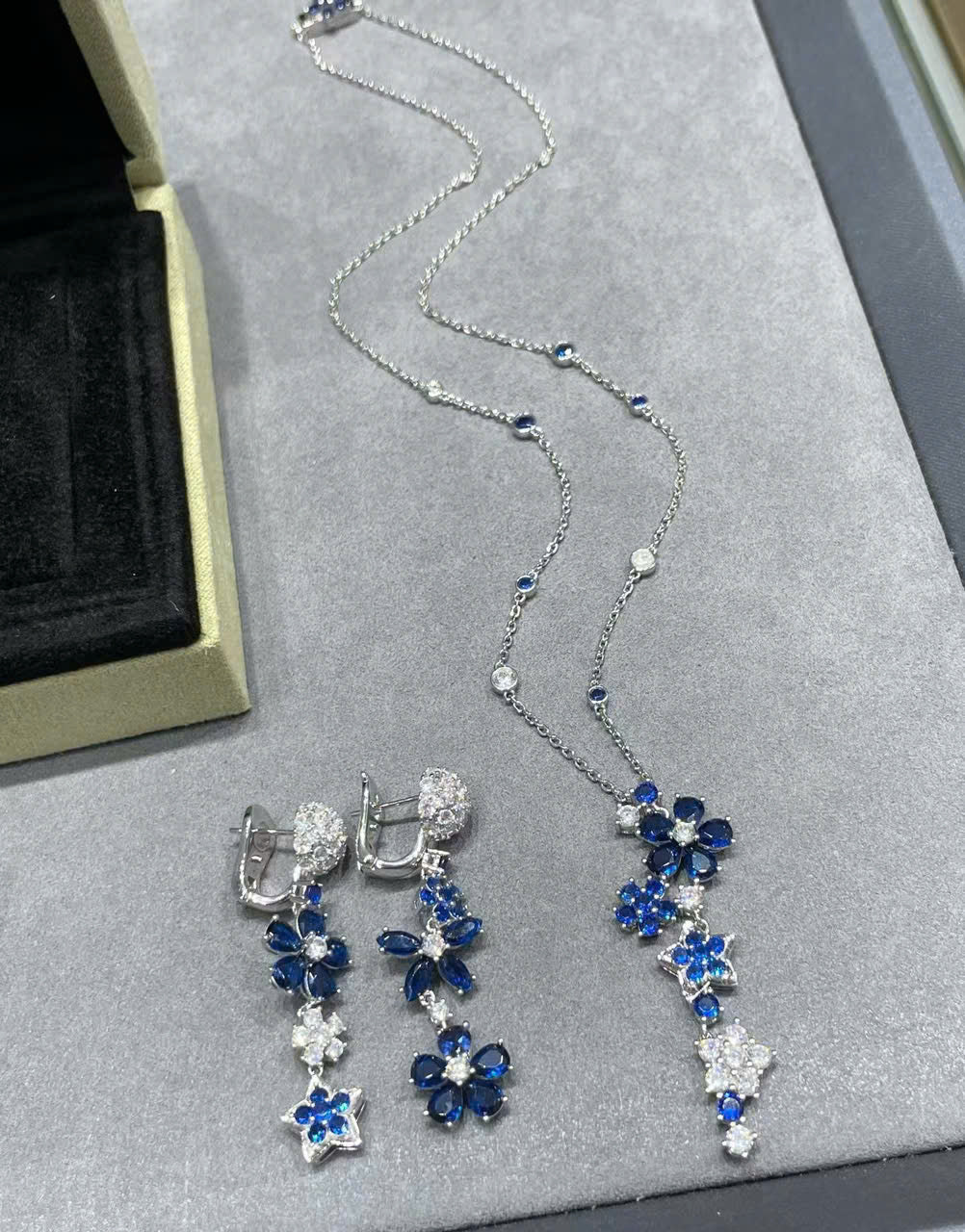 18K Celestial Folie Des Pr̩s Pendant Necklace