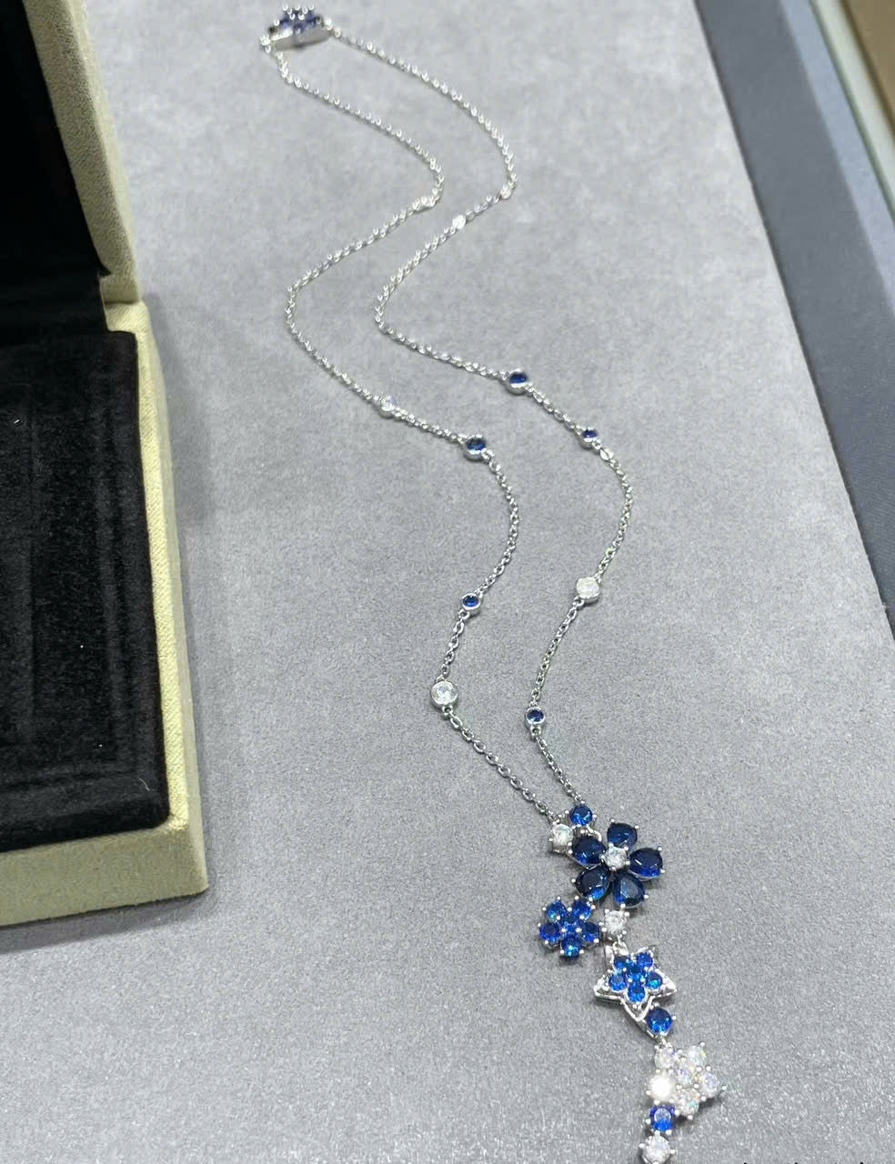 18K Celestial Folie Des Pr̩s Pendant Necklace