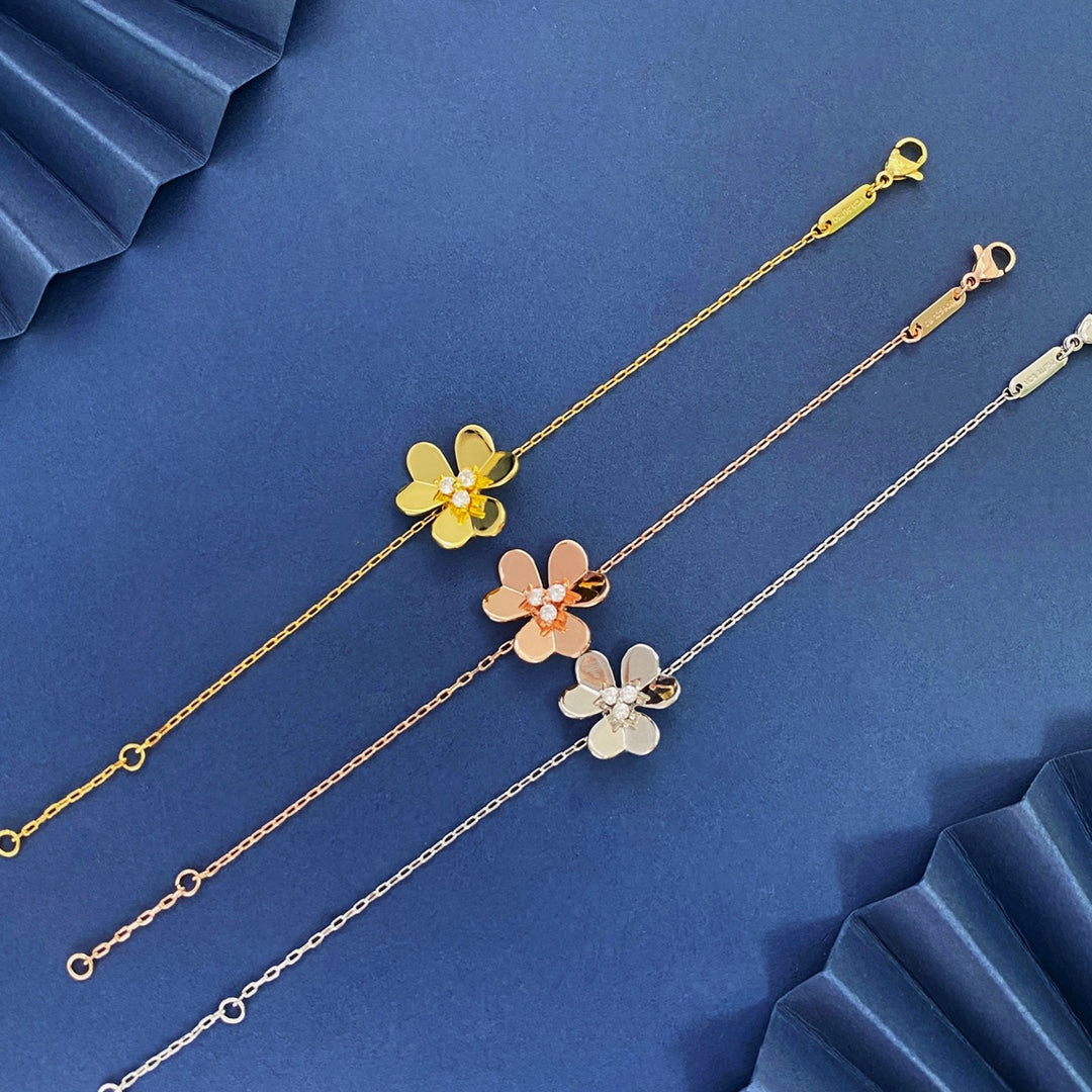 18K Celestial Frivole Medium Clover Bracelet