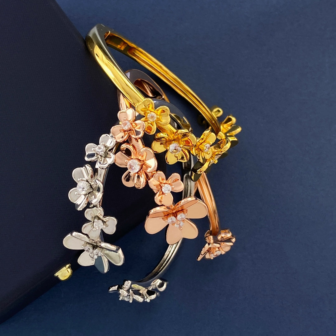 18K Celestial Frivole Seven Flowers Bracelet