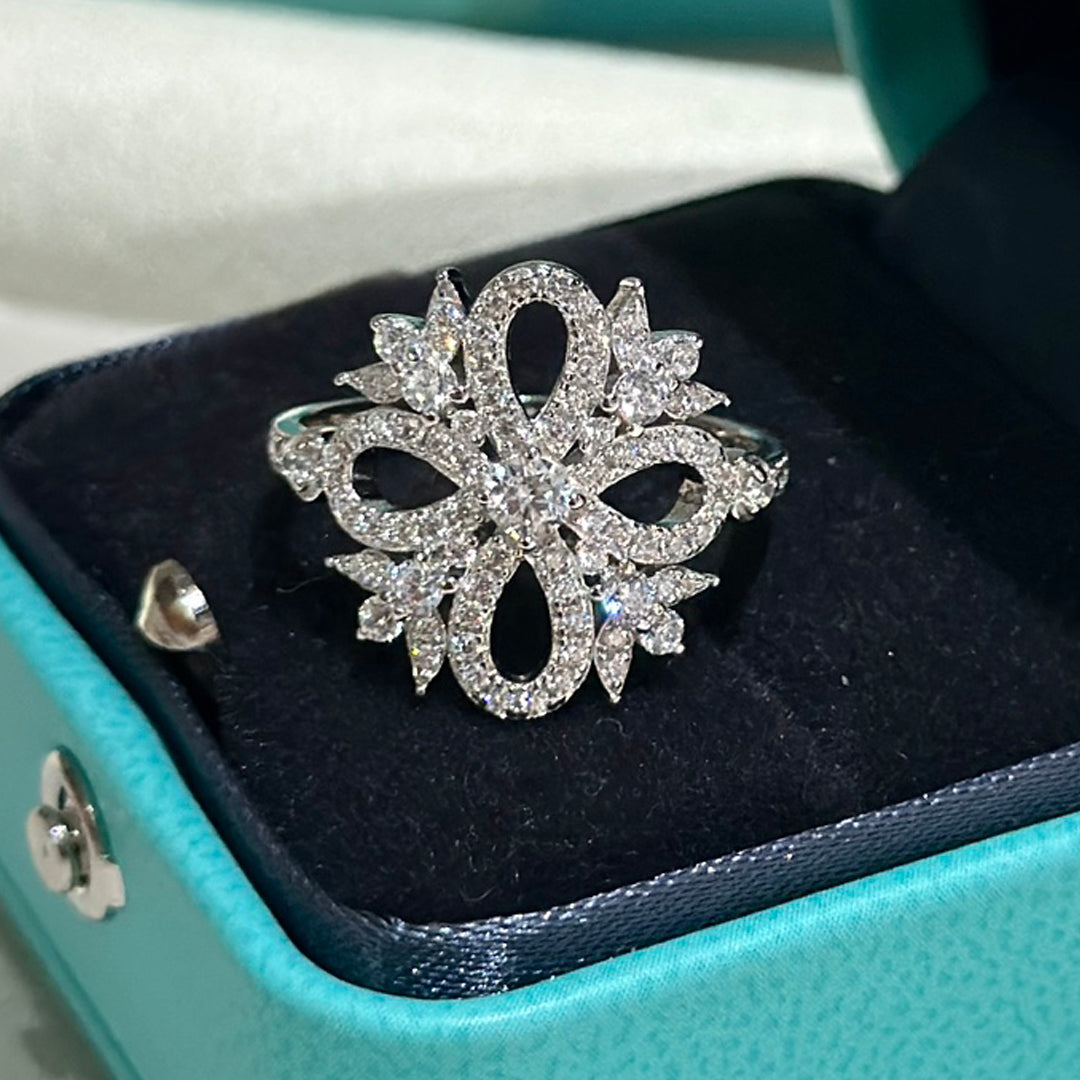 18K Celestial T Vinatge Flower Ring