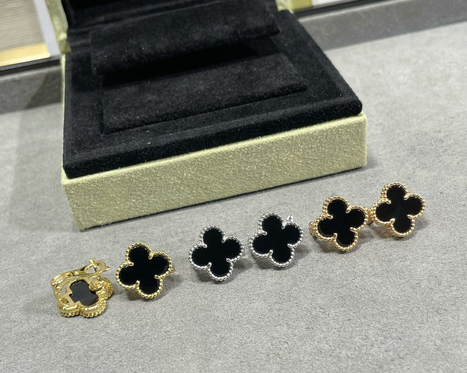 18K Celestial Vintage Alhambra Black Earrings