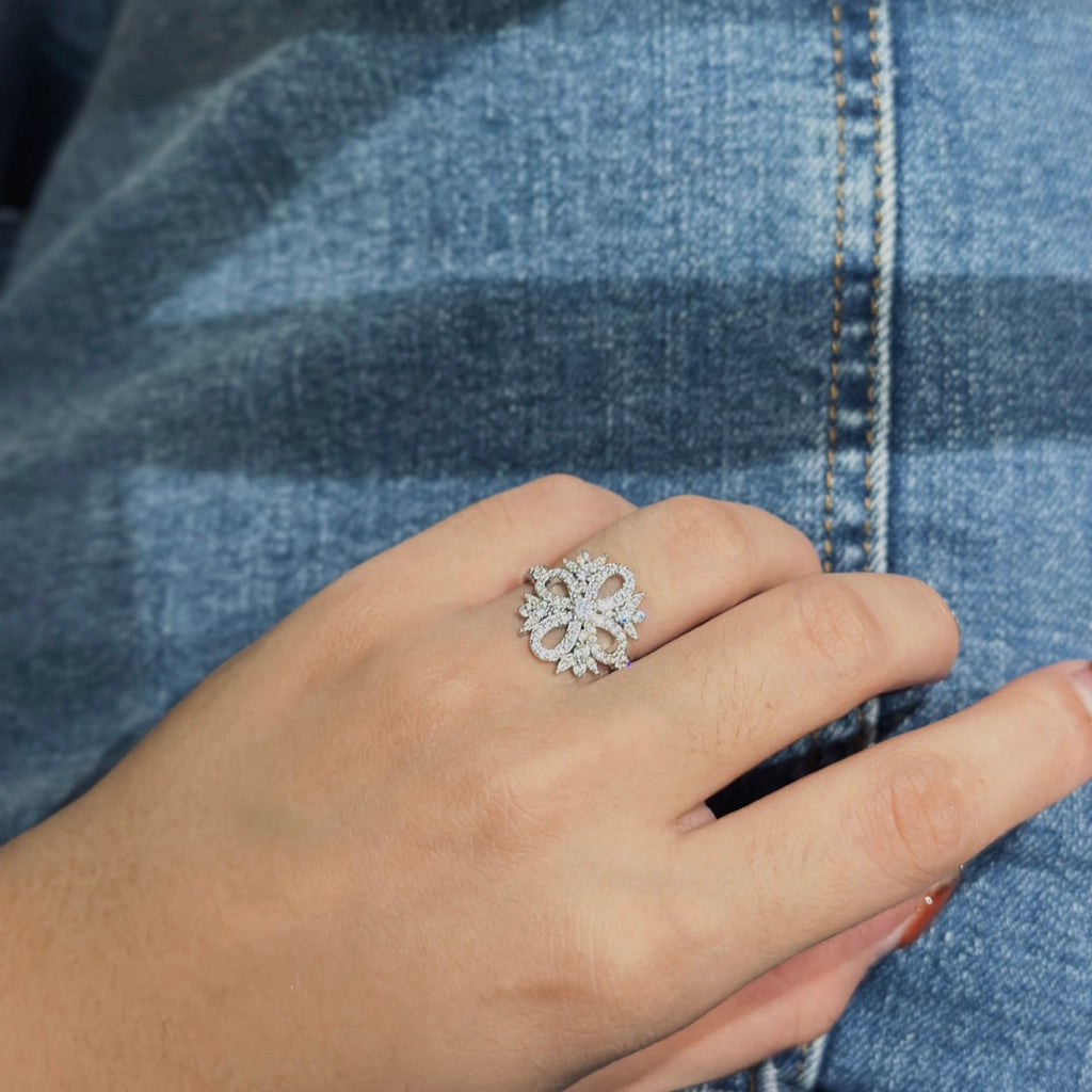 18K Celestial T Vinatge Flower Ring