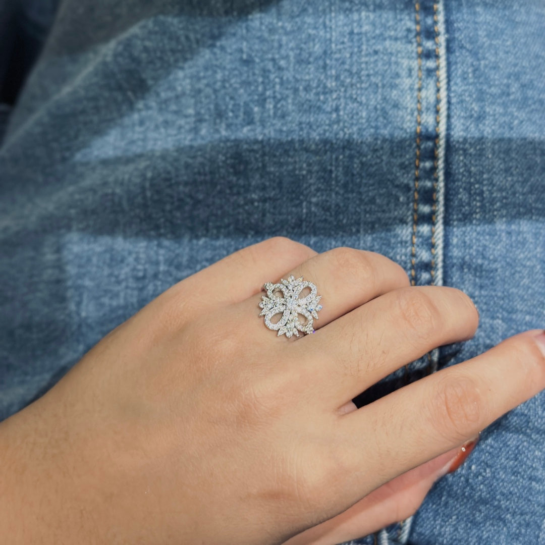 18K Celestial T Vinatge Flower Ring
