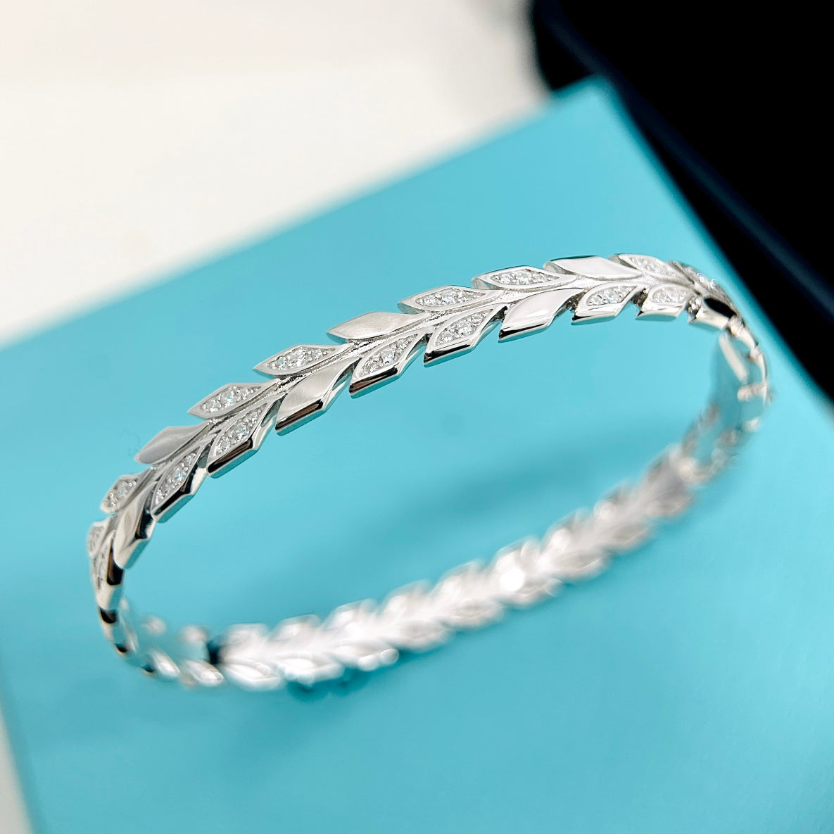 18K Celestial T Victoria Vine Diamonds Bracelet