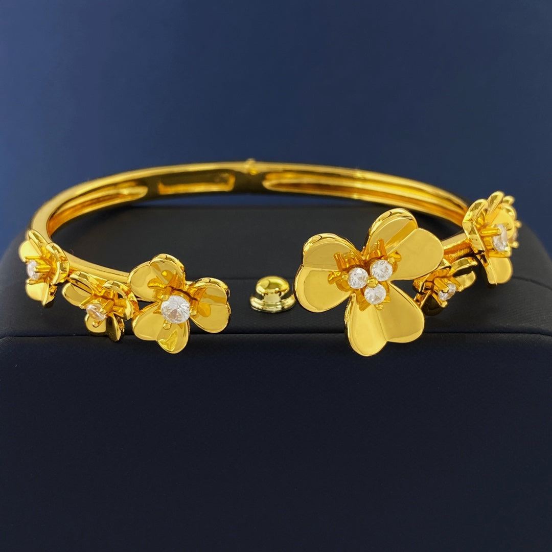 18K Celestial Frivole Seven Flowers Bracelet
