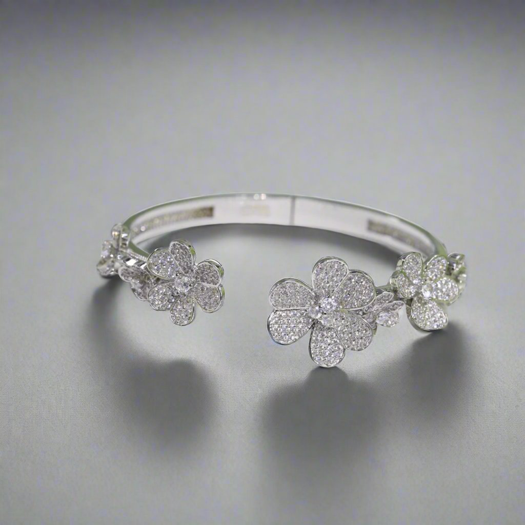 18K Celestial Frivole Seven Flowers Diamonds Bracelet