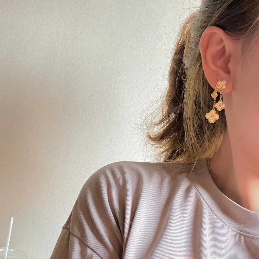 18K Celestial Magic Alhambra Four Diamonds Motifs Clover Earrings