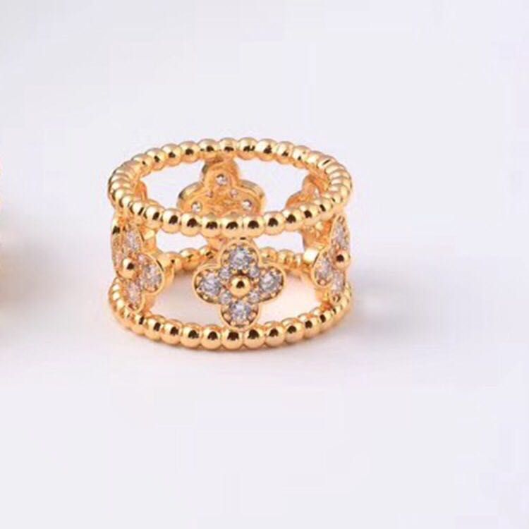 18K Celestial Perl̩e Clovers Ring