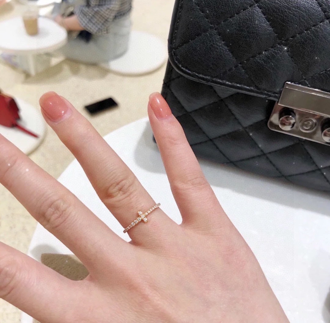 18K Celestial T Diamond Wire Ring