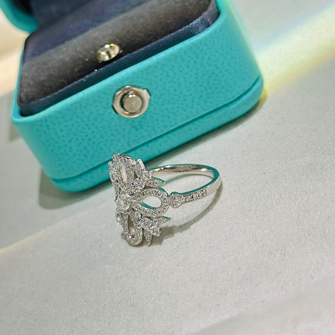 18K Celestial T Vinatge Flower Ring